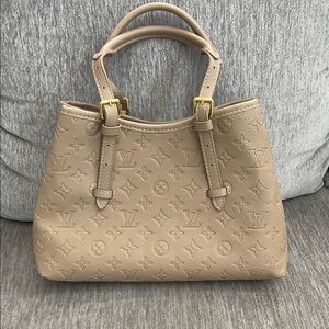 LOUIS VUITTON BABYLONE TOTE PM IN TAUPE
